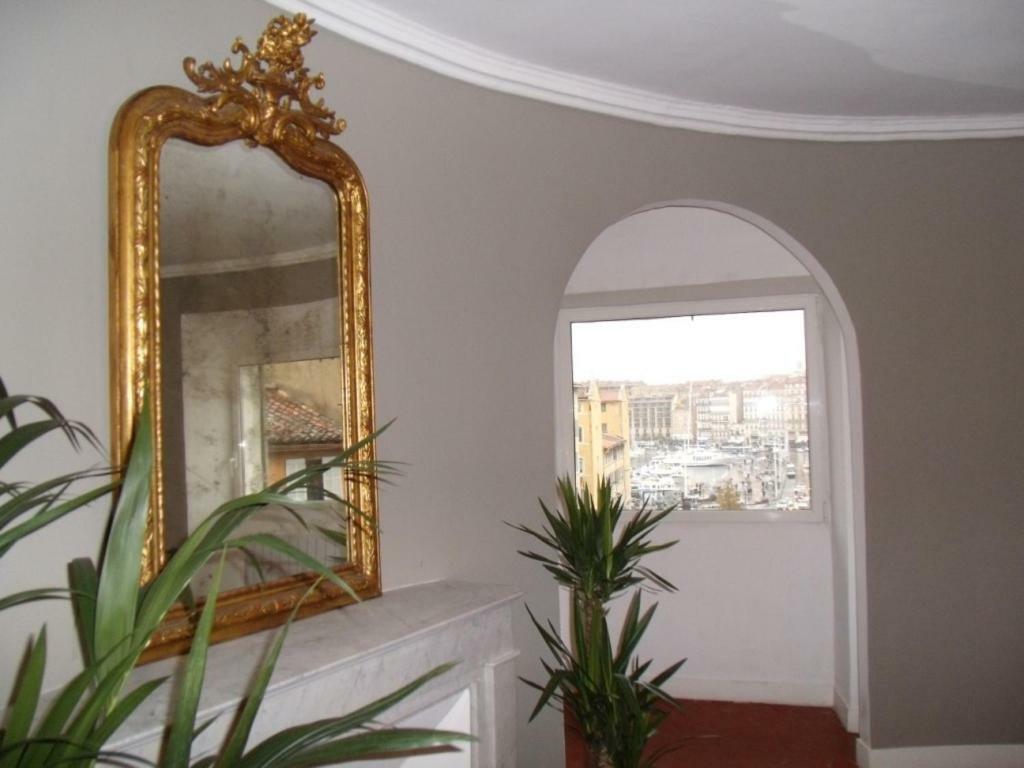 La Maison Du Port Apartment